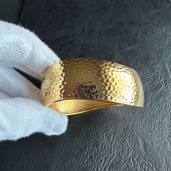 Gold Cuff Bracelet Gold Tone Textured Hammered Wavy Hinged Clamper - Picture 10 of 10